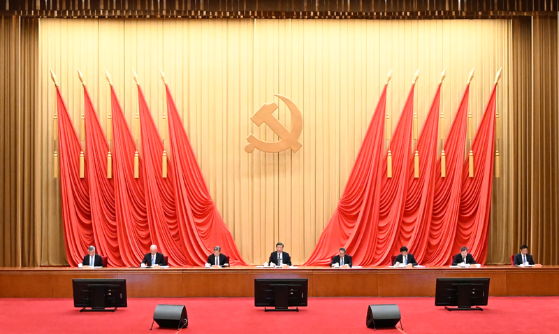 4月3日，，，，，，，学习贯彻习近平新时代中国特色社会主义头脑主题教育事情聚会在北京召开。。。。。。。中共中央总书记、国家主席、中央军委主席习近平出席聚会并揭晓主要讲话。。。。。。。李强、赵乐际、王沪宁、蔡奇、丁薛祥、李希、韩正出席聚会。。。。。。。